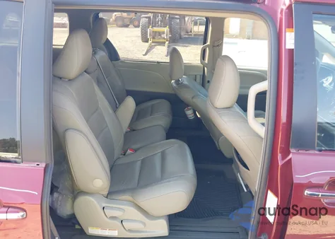 2016 Toyota Sienna Xle 8 Passenger z USA, uszkodzony, nr VIN 5TDYK3DC7GS701595